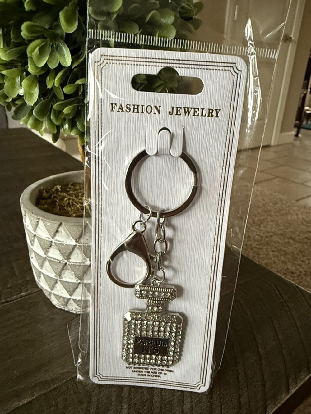 Silver Crystal Perfume Bottle Keychain and bag charm - New - Picture 2 of 3